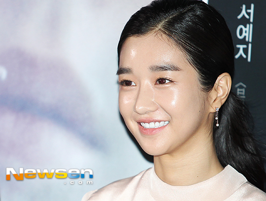 Its been a week now. Actor Seo Ye-ji is diving in, muttering about the various controversies surrounding him.I wonder if hes waiting to lean on time. But the controversy has snowballed and turned into avalanches.Seo Ye-ji is in trouble as his text history with ex-lover Kim Jung-hyun is revealed.At that time, Kim Jung-hyun was argued that it was because of the instructions of Seo Ye-ji in the background of the controversy over the love affair when he appeared in MBC drama Time.As a result, Seo Ye-ji was at the center of a series of controversies, including forgery of education, suspicion of school violence, ganging toward staff, and false interviews.On April 13, he announced his official position once through his agency; however, only Kim Jung-hyuns theory of manipulation, forgery of academic background, and explanations of the school violence controversy were made.After the announcement of the entrance statement, the suspicion was further amplified: a netizen who claimed to have attended the same church as Seo Ye-ji and Spain, Disclosure said Seo Ye-ji had not even passed the university.The Comflutense side can not confirm whether it passed, so Seo Ye-ji has to disclose the acceptance notice directly.In addition, other entertainers are being summoned unnecessarily because of the suspicion of disclosure and gaslighting of the staff who worked together in the past.The biggest problem is the response of the Seo Ye-ji to the controversy.Even though those who have been harmed by themselves continue to appear, I can not find the will to fix it, nor the sorry heart for the Aman Victims.It looks like hes trying to hide behind the entrance statement he announced earlier.The controversy of Seo Ye-ji may be regarded as a private area, but the private area caused Victims, which became publicized through articles and turned into a public area.In other words, it means that you should be responsible directly without hiding.Celebrities are not legally public figures; however, as they are jobs that feed on the popularity of the public, reliability is a very important factor.The reason he has become a high ransom player in the AD world is due to public trust and support, so Seo Ye-ji has an obligation to give trust to the public.But he has betrayed that sense of duty, and forgotten his manners toward the public.