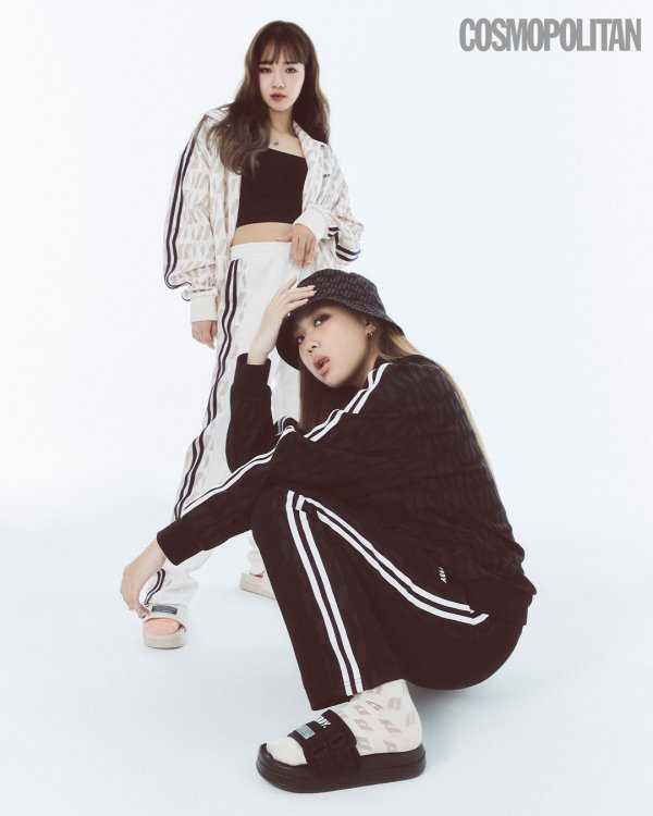 Fashion magazine Cosmopolitan has released a chemi-boosting fashion picture of Rapper Lee Young-ji and Weki Meki Choi Yoo-jung.These two, who are known as a chunchin enough to meet Zazu, usually showed Real Chemie in front of the camera.This friendship picture contains the image of the MZ generation without hesitation.Lee Young-ji and Choi Yoo-jung perfected the stylish look with a free and confident pose.Especially when I shot a couple cut, I made the shooting scene warm enough to show a steamy aspect.In the solo cut, Lee Young-ji and Choi Yoo-jung completed the picture with a mood that shows their own personality.The confident fashion picture of those who are proud of their stage can be seen in the May issue of Cosmopolitan.