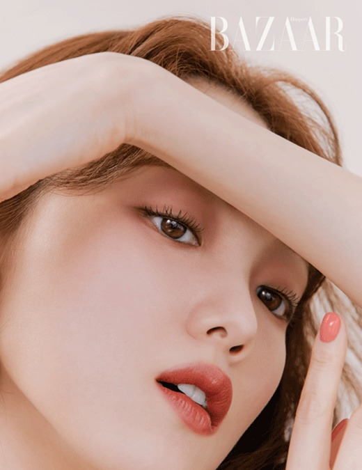 Actor Lee Sung-kyung showed off her bland visualsThis picture, which was held with magazine Harpers Bazaar, captures the lively Lee Sung-kyung in the beautiful season.Lee Sung-kyung in the public picture shows a colorful charm with a vivid color and a glittering texture Lipstick.When you apply a brilliant RED lip to your clean, bright skin, it is as fresh as a fresh apple, while it is more alluring when you apply a subtle lip color to a dark eye make-up.Lee Sung-kyung also impressed my field staff by digesting makeup in a completely different atmosphere.Lee Sung-kyung, who said he liked Lipstick the most among the usual makeup items, also revealed his makeup tips, saying that one RED Lipstick, which shines even in the face, looks clearer.Lee Sung-kyung showed a professional appearance by monitoring meticulously at the shooting scene, but he also played with Lipstick and led the atmosphere of the scene happily.Meanwhile, Lee Sung-kyungs pictures and videos can be found in the May issue of Harpers Bazaar, website and Instagram.