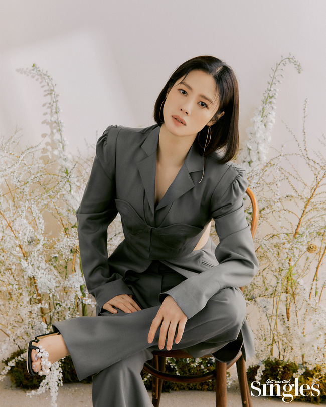 A Kim Hyun-joo pictorial has been released.Singles recently released a picture with Actor Kim Hyun-joo.Kim Hyun-joo, who celebrated his 25th year of debut this year, said in an interview after filming, It seems that the reason I could do this long is because of the nature of Acting.If you sell out for a long time, you will increase your skills, but Acting is not. There is no concept of increased or decreased skills.Its not like I have a job, a grade, or a certificate, but its always new.Kim Hyun-joo is now again taking an attorney in JTBCs new gilt drama Undercover.Unlike before, he will show more professional expertise. Training is a person who is honest with self-emotion based on justice.I have the confidence and courage to push what I think is right. Such a sense of pride has come attractively.