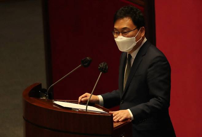 무소속 이상직 의원이 21일 서울 여의도 국회에서 열린 본회의에서 본인의 체포동의안에 대해 신상발언하고 있다. (사진=연합뉴스)