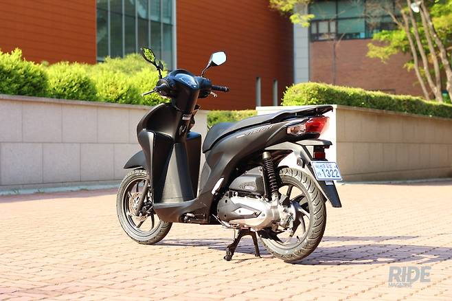 후미를 좀 더 뾰족한 모습으로 다듬었다.