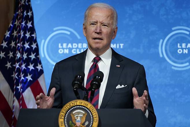 조 바이든 미국 대통령이 22일 오전(현지시각) 화상으로 열린 기후정상회의에서 발언하고 있다. 워싱턴/AP