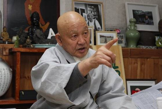 통도사 방장 성파 스님은 "반구대 암각화에는 궁극의 순수미가 있다. 삼국시대의 마애불도 이런 암각화를 보고서 아이디어를 얻었을 것"이라고 설명했다.