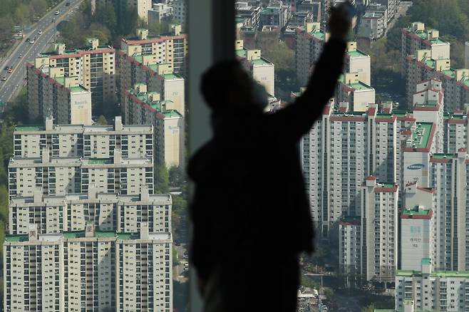 서울 송파구 롯데월드타워 전망대에서 바라본 서울 아파트 단지들. [연합뉴스]