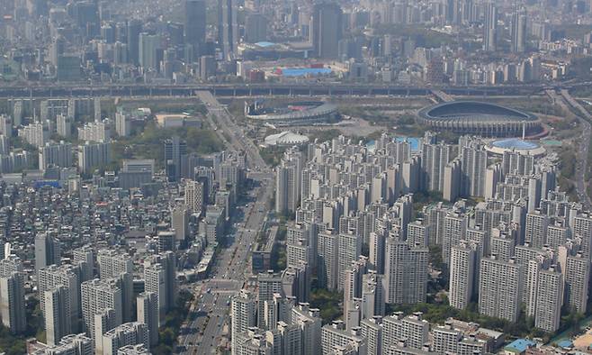 서울 송파구 롯데월드타워 전망대 서울스카이에서 바라본 서울 송파구, 강남구일대 아파트 단지. 뉴시스