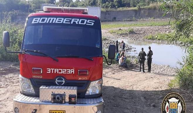 생지옥처럼 변해버린 조국을 탈출하던 베네수엘라의 10대 남매가 싸늘한 주검으로 발견됐다.