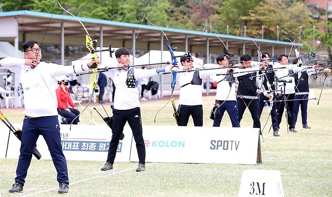 ▲ 양궁 국가대표 남녀 각각 8명의 선수들이 도쿄올림픽 출전권을 놓고 최종 평가전을 치르고 있다 ⓒ 연합뉴스