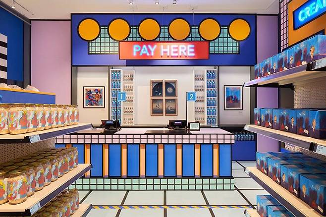 카미유 왈랄라, 슈퍼마켓으로서의 선물가게, 2021 ⓒ런던디자인미술관, 카미유 왈랄라