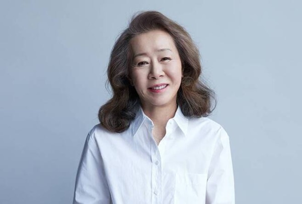 한국 배우 최초로 아카데미 연기상 후보에 오른 윤여정. 제공|후크엔터테인먼트