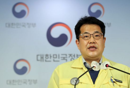 손영래 중앙사고수습본부 전략기획반장(보건복지부 대변인)이 지난 1월17일 정부서울청사에서 코로나19 중대본 결과 브리핑을 하고 있다. [이미지출처=연합뉴스]