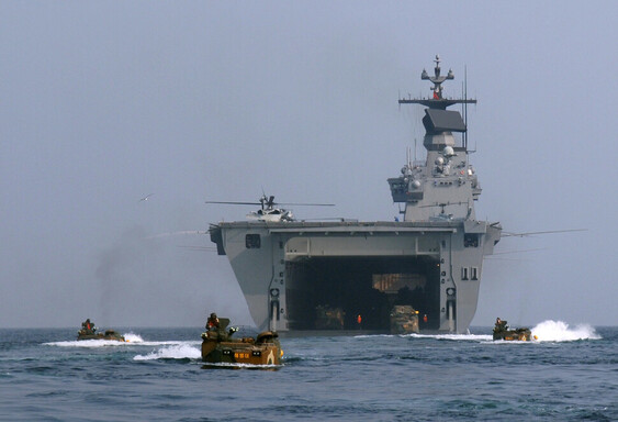 경하배수량 1만4500t급인 대형수송함(강습상륙함) 독도함. 해군 제공