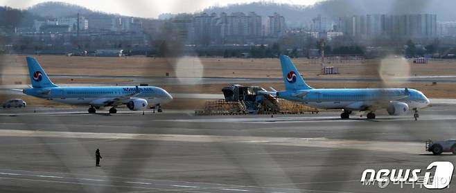 서울 강서구 김포공항 계류장에 있는 대한항공 항공기의 모습. /사진제공=뉴스1
