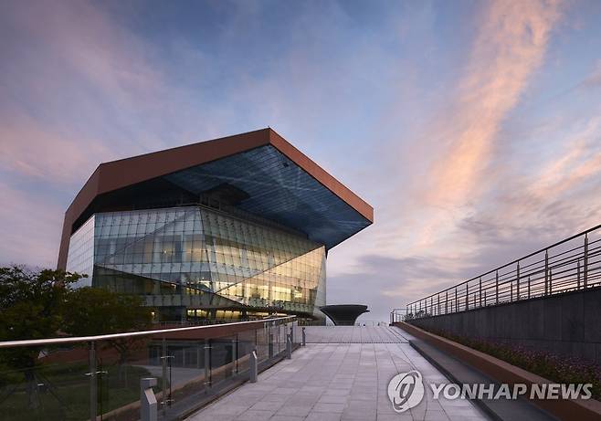 송도국제도시 내 아트센터 인천 콘서트홀 [인천경제자유구역청 제공]