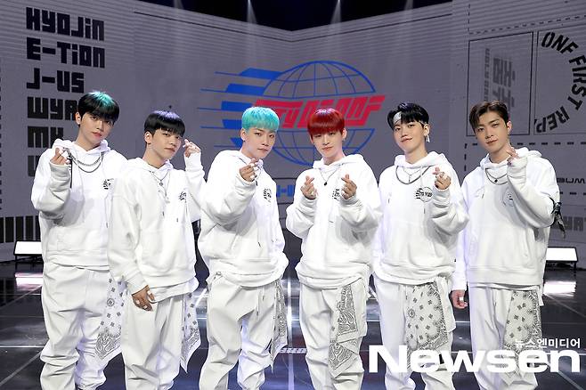 Group ONF Regular 1 Repackage Album CITY OF ONF The media showcase commemorating the release of the album was held online on April 28th in the afternoon of Corona 19.On this day, ONF (Hyojin, Ession, Jayers, Wyatt, MK, and Yu) poses during photo time.Photos