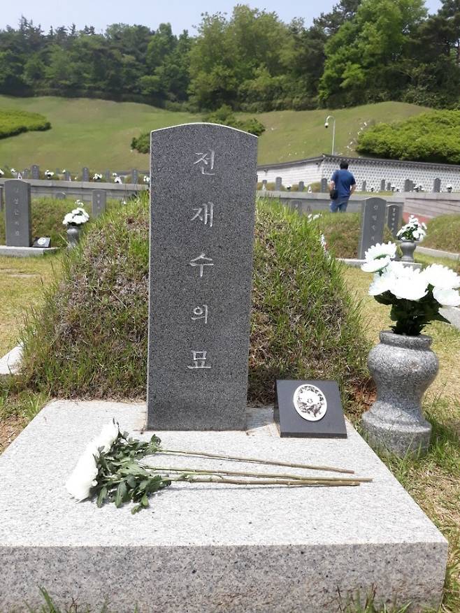 국립5·18민주묘지 전재수군의 묘.<한겨레>자료사진