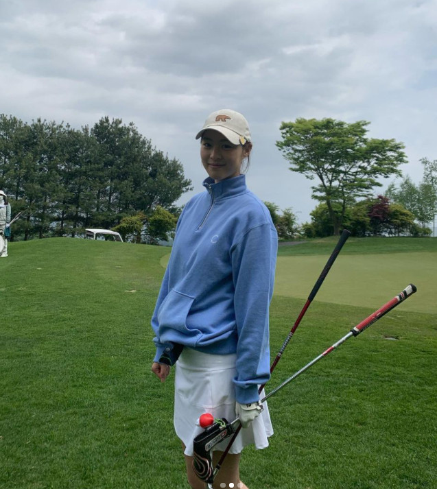 Actor Lee Yeon-hee has stepped out for a Golf course outing.Lee Yeon-hee posted a picture on April 29 with an article entitled Still Cold on his instagram.Lee Yeon-hee in the photo is wearing a white mini skirt with a blue top.Lee Yeon-hee, who is smiling brightly at the person with the camera, is dazzling like sunshine.Meanwhile, Lee Yeon-hee debuted in 2001 and appeared in the movie New Years Eve released on February 10th.Lee Yeon-hee enjoys a happy honeymoon with a marriage with Husband, a non-entertainer of June last year.