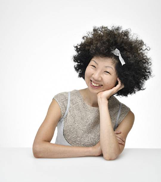 최근 리옹 여행기를 다룬 책 ‘인생에는 특별한 것과 평범한 것이 모두 필요하다’를 낸 이나가키 에미코 씨는 앞으로도 계속 새로운 책을 내고 싶다고 했다. 하지만 책 말고도 하고 싶은 일이 너무 많아 곤란하다며 웃었다. 이나가키 에미코 제공