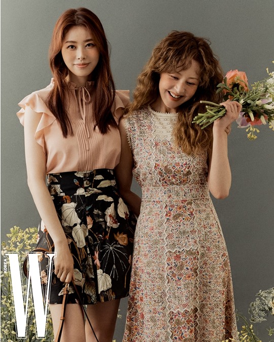 Broadcaster Seo Jeong-Hee, Seo Dong-joos picture cut was released.In a digital picture released on the 30th fashion magazine W Korea Instagram, Seo Jeong-Hee and Seo Dong-joo completed the picture with the flowers.Especially, Seo Jin-Hee and Seo Dong-joo are the back door that the laughter did not disappear throughout the filming in the scene as if they were friends.Meanwhile, Seo Jin-Hee and Seo Dong-joo are active as Broadcasters.photol-etro Korea limited company