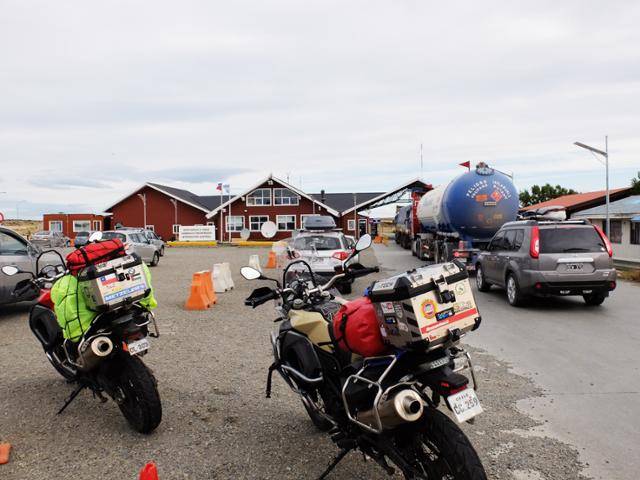 쓰레기통마저 뒤지던 짐 검사의 완결판 검문소(Paso Monte Aymond). 심장이 괜히 쪼그라들었다. ⓒ강미승