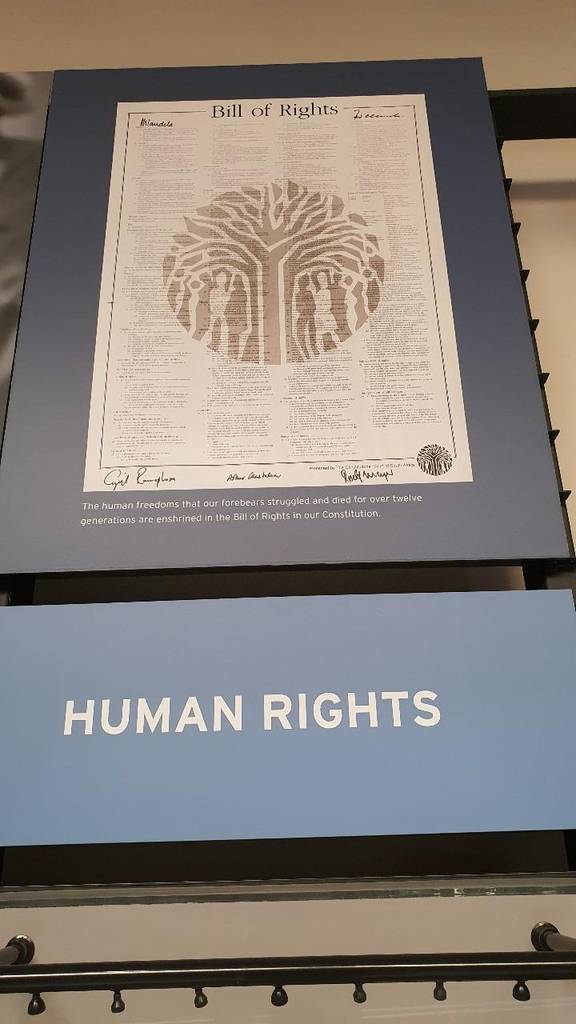 민주화 후 헌법에 포함된 인권 관련 권리장전 (프리토리아=연합뉴스) 김성진 특파원 = 지난 26일 프리덤파크 박물관에 전시된 1996년 헌법의 권리장전 전문. 2021.5.1 sungjin@yna.co.kr