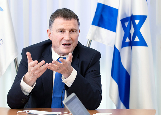 In an interview with the JoongAng Ilbo on April 27, Israeli Health Minister Yuli Edelstein compared Israel’s situation to a “villa in a jungle.” In other words, villa cannot be safe as long as dangers from the jungle exist. [IM HYUN-DONG]