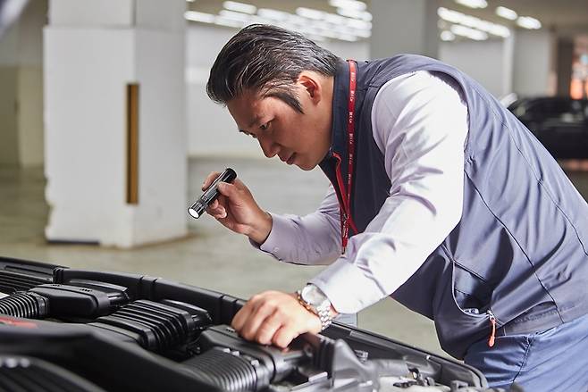 케이카 중고차 진단 장면 [사진 제공=케이카]