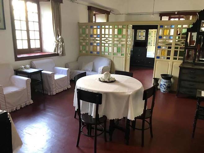 (난창=연합뉴스) 김윤구 특파원 = 4월 30일 중국 장시성 난창 8·1 봉기 기념관 안에 봉기 총지휘부가 쓰던 옛 호텔 건물이 남아 있다. 사진은 난창 봉기 지도자 저우언라이가 쓰던 방.