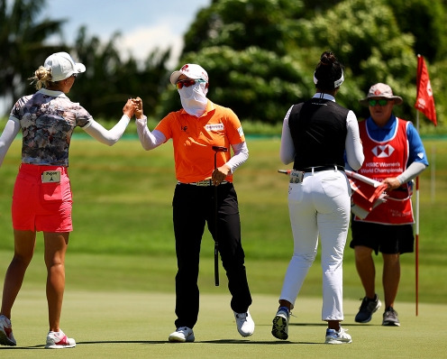 2021년 미국여자프로골프(LPGA) 투어 HSBC 위민스 월드 챔피언십 우승을 차지한 김효주 프로, 소피아 포포프, 패티 타바타나킷. 사진제공=Getty Images