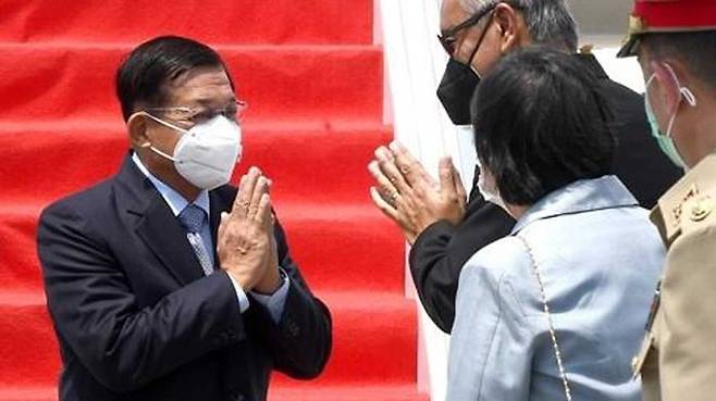 아세안 정상회의 참석한 미얀마 최고사령관