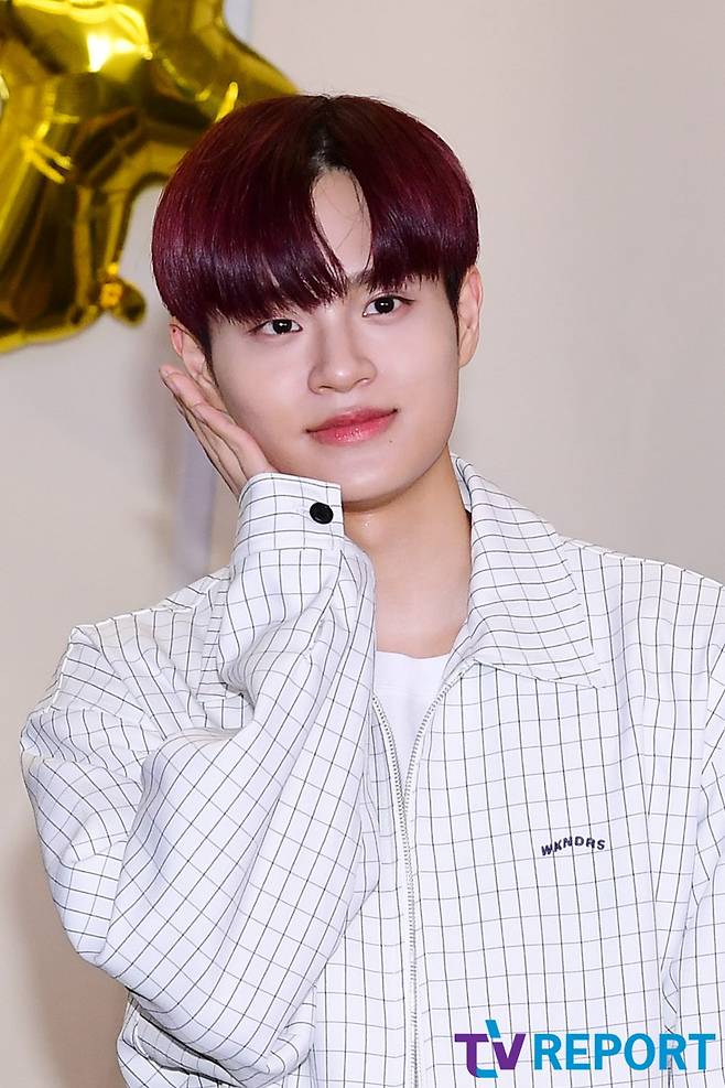 The group AB6IX (AbiSix) Lee Dae-hwi poses ahead of the appearance of SEEZN ARA TV at a studio in Yeongdeungpo-gu, Seoul on the afternoon of the 3rd.