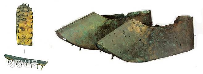 왼쪽 사진은 중국  지린성(吉林省)지안(集安)의 고구려 고분인 마선묘구(麻線墓溝)에서 출토된 금동신발(왼쪽 사진)과 일본 에타후나야마(江田船山)고분에서 확인된 금동신발(오른쪽 사진).|이한상 대전대 교수 제공