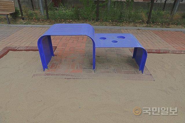 홍박공원 통합놀이터에 마련된 모래놀이공간.