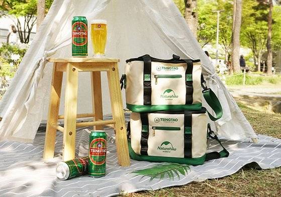 칭따오X네이처하이크 쿨러백 패키지. 칭따오 제공