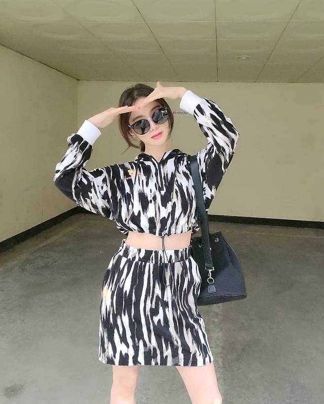 Wyeolim, a former member of the group Wonder Girls, reported on his recent situation.On May 6, Wu Hyelim posted several photos on his instagram with an article entitled I want to travel # Imagination Happiness.In the open photo, Wu Hyelim is posing with sunglasses wearing a unique pattern of training suits and tops.The slender body and white skin stand out and create a lovely atmosphere.It seems that the difficulty of Travel has become difficult with Covid19, which has already been going on for more than a year.The netizens who encountered it commented, It is so beautiful and Covid please disappear.Meanwhile, Wu Hyelim made his debut in 2010 as a member of the group Wonder Girls; since then, he has been working with singers in parallel.Last year, he succeeded in marriage with Shin Min-chul, a Taekwondo player, after a long love affair.These couples have appeared in MBC entertainment Brooked is Losing and have released their daily life and marriage preparation process.