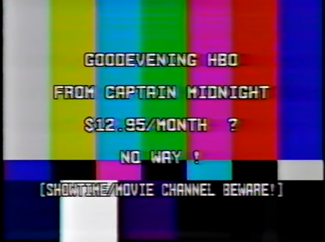 '맥스 해드룸' 전파납치 사건 1년 전인 1986년 4월 미국 유료 케이블방송 HBO에서도 전파가 해킹됐다. 당시 화면에 '캡틴 미드나이트로부터'란 글귀가 적혀 있다. 유튜브 캡처