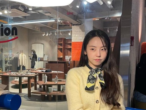 Sohee shared her daily life.On the 6th, Sohee posted several photos on his Instagram.In the open photo, Sohee came out of Walking with Cafe. Sohee made a neat look with a forsythia cardigan and comfortable jeans.In addition, even if you wear a mask, you can not hide your eyes, and you can make your fans feel heartwarming.Meanwhile, Sohee recently appeared in New of TVN single-act drama Drama Stage 2021.New is a black comedy that takes place when an influencer, who is famous for lying as a gold spoon, is kidnapped by a murderer.