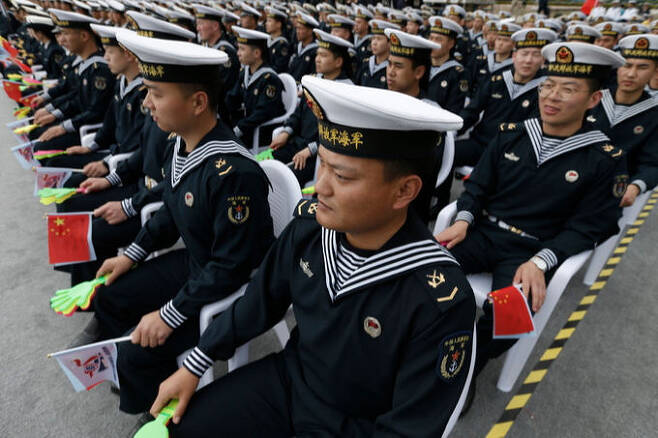 중국 해군 수병들이 2019년 4월 해군 창설 70주년 행사에 참석하고 있다. 세계일보 자료사진