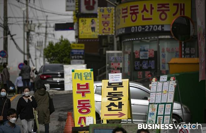 지하철에서 나오자 원룸가 즐비한 신림동 /사진=이명근 기자 qwe123@