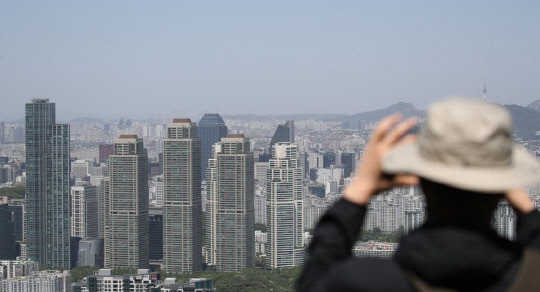 서울 강남구 대모산 전망대에서 바라본 강남 아파트 일대. <연합뉴스>