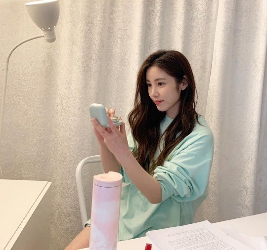 Singer and actor Jun Hyoseong from Girl Group Secret reported on the recent completion of COVID-19 Self-Quarantine.Jun Hyoseong posted two photos on his 11th day with his article Good adhesion, light and comfortable, and pleasant spring for all day long thanks to his skin.The photo shows Jun Hyoseong with a chin in a mint-colored T-shirt or a cosmetics in his hand.Even though it is a close-up picture, clear and transparent skin and pure beauty attract attention.On the other hand, Jun Hyoseong was diagnosed with COVID-19 on the 22nd when Actor Kwon Hyuk-soo, who conducted MBC FM4U Jun Hyoseongs Dream Radio on the 19th of last month, was diagnosed and diagnosed immediately.However, according to the anti-virus guidelines, all activities were suspended and self-Quarantine was entered.Photo Jun Hyoseong Instagram