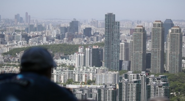 서울 강남구 대모산 전망대에서 바라본 강남 아파트 일대. /연합뉴스