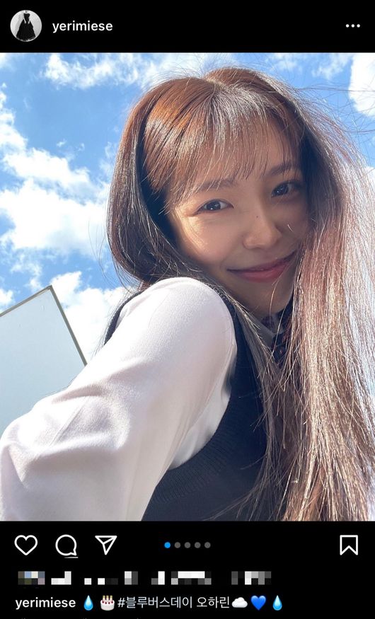 Yeri of the group Red Velvet filmed the drama Blue Bus Day Celebratory photohas released the book.Yeri posted several photos on his 11th day with an article entitled #Bluebus Day Oharin on his instagram.In the released photos, Yeri, who is filming the digital drama Blue Bus Day, is posing in the background of Blue Sky.Yeris fresh beauty and refreshing atmosphere catch the eye.On the other hand, Yeri challenges acting activities with his real name Kim Ye-rim.Playlists new digital drama Bluebus Day, starring Yeri, is a story about the past and present through a questionable picture left by the first love that chose to die 10 years ago.In the play, Yeri plays Oharin, who has a genuine heart that jumps into the past without hesitation in the hope that he can save his close friend and unrequited love partner Ji Seo-joon (Hong Seok-min).Bluebus Day aims to be released this summer.Yeri Instagram