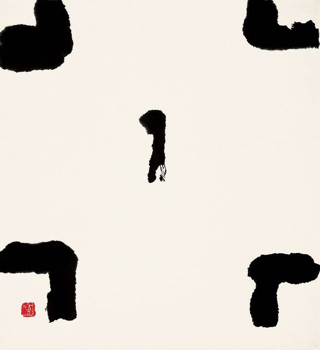 산정 서세옥, ‘행인’, 1978, 한지에 수묵, 81.4x74.8cm. 성북구립미술관 제공