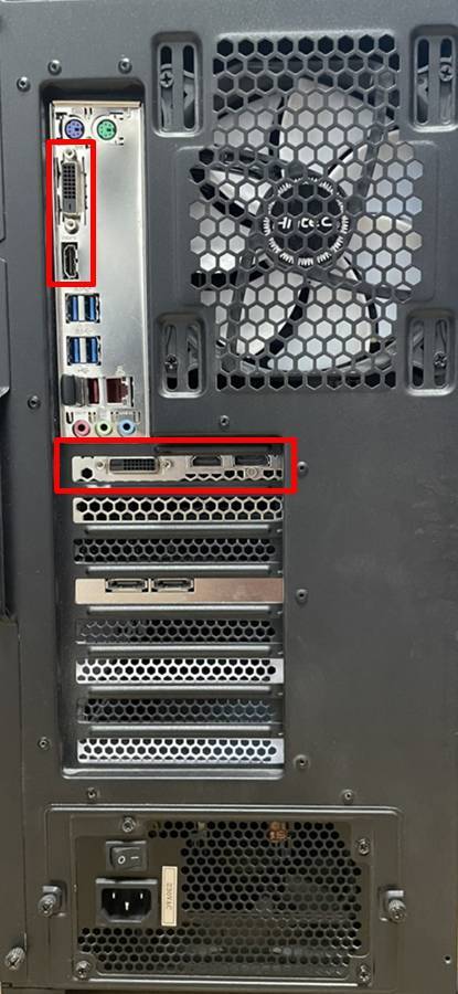 본체 뒷면 모습. 위쪽에 세로로 배치된 것이 내장 그래픽 출력 단자, 아래쪽에 가로로 배치된 것이 그래픽카드 출력 단자다