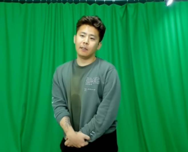 고 박지선씨를 비하하는 내용의 막말에 대해 사과하고 있는 BJ철구. / 사진 = 유튜브