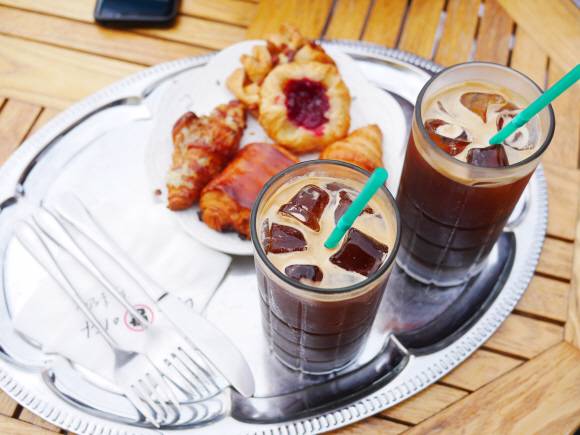 요즘 한창 뜨고 있는 168빵카페.