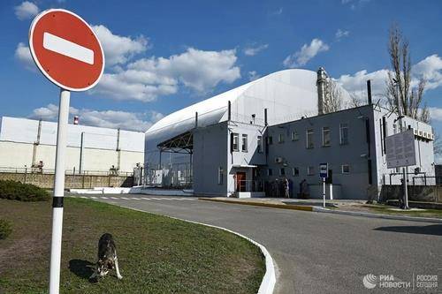 추가 철제 방호벽이 설치된 체르노빌 원전 [리아노보스티=연합뉴스 자료사진]