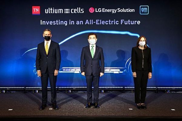 (왼쪽부터) 빌 리 테네시주지사, 김종현 LG에너지솔루션 사장, 메리 바라 GM 회장