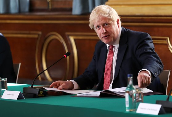 보리스 존슨 영국 총리가 지난해 7월 런던 외무부 청사에서 내각회의를 주재하고 있다. [로이터=연합뉴스]